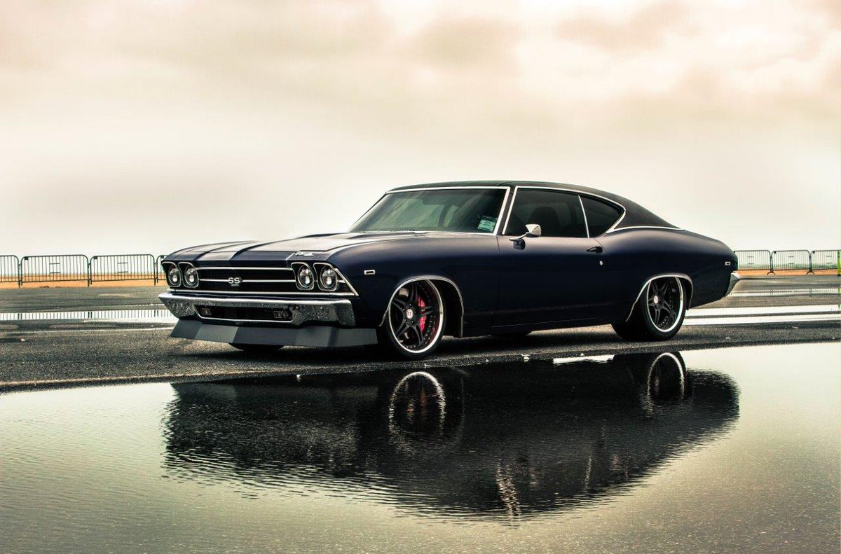 DetroitSpeedInc's tweet image. Today to wrap up the events here at #CruisinOceanCity, we presented Nick Weber the @DetroitSpeedInc Special Award for his amazing Pro-Touring 1969 Uni-Body Chevelle.  

The fabrication and details on this car are second to none, it is truly amazing!  Congratulations Nick.