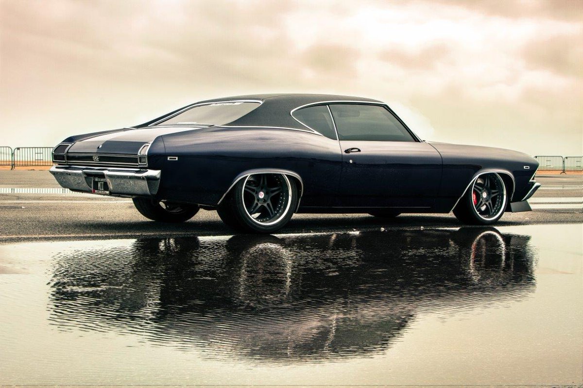 DetroitSpeedInc's tweet image. Today to wrap up the events here at #CruisinOceanCity, we presented Nick Weber the @DetroitSpeedInc Special Award for his amazing Pro-Touring 1969 Uni-Body Chevelle.  

The fabrication and details on this car are second to none, it is truly amazing!  Congratulations Nick.