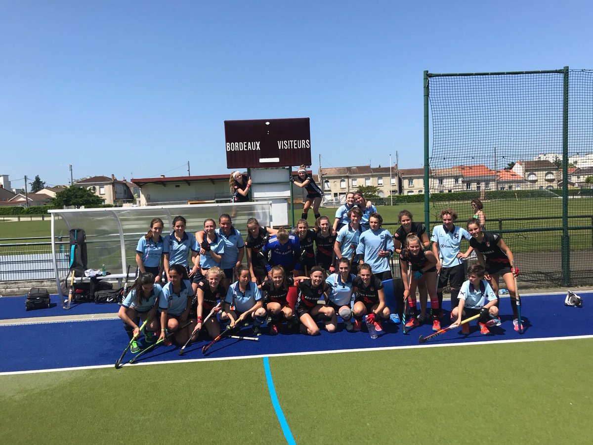 AHBCMB1's tweet image. Dit weekend ‘op de hei’ in Bordeaux. Bijzonder en leuk om Franse hockeymeiden te leren kennen. Dank aan @thomasimmink en Jet, Antal en Bert! #gezellig #lekkerweertje #sportief #hockey