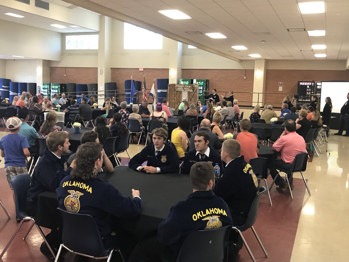 MoorePublicSch's tweet photo. 2018 FFA Awards Banquet - So Proud of these students and their teachers. https://t.co/tiQC94klge