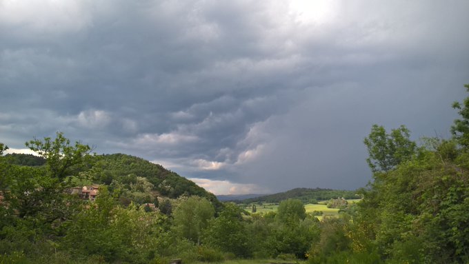 @KeraunosObs #Cellule tr&egrave;s grande et bien d&eacute;velopper #orage ici prise depuis les hauteurs de #Lavaudieu<a class="tags" target="_blank" title="On Twitter" href="/?out=eyJ0eXAiOiJKV1QiLCJhbGciOiJIUzUxMiJ9.eyJpYXQiOjE3MjY4MjA1OTAsImlzcyI6InR3cG9ybnN0YXJzLmNvbSIsIm5iZiI6MTcyNjgyMDU5MCwiZXhwIjoxNzU4MzU2NTkwLCJyZWRpcmVjdF91cmwiOiJodHRwczovL3R3aXR0ZXIuY29tL0tlcmF1bm9zT2JzIn0.M1b1D0U3LBlUVY1froHDj1ls6bCF_RJ_u9wS3ewY5AvrjDUNRJk-1a-0sss_S4TN1_7KaBvls4PI40qiPw_dFw">@KeraunosObs</a><a href="/tag/cellule"class="tags">#Cellule</a><a href="/tag/auvergne"class="tags"><span>#auvergne</span></a><a href="/tag/orage"class="tags"><span>#orage</span></a><a href="/tag/lavaudieu"class="tags"><span>#lavaudieu</span></a><a href="/tag/gr%C3%AAle"class="tags"><span>#gr&ecirc;le</span></a><a href="/tag/allier"class="tags"><span>#allier</span></a>