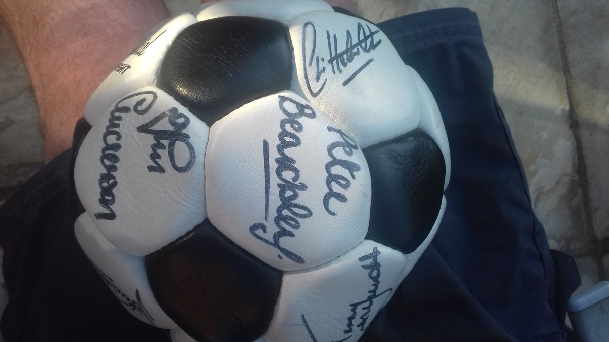 Mendip37's tweet photo. #chriswaddle#kevinkeegan. Signed Newcastle United Football circa 1984/85 https://t.co/XvnnBO0OcR https://t.co/aI7M0zr9al