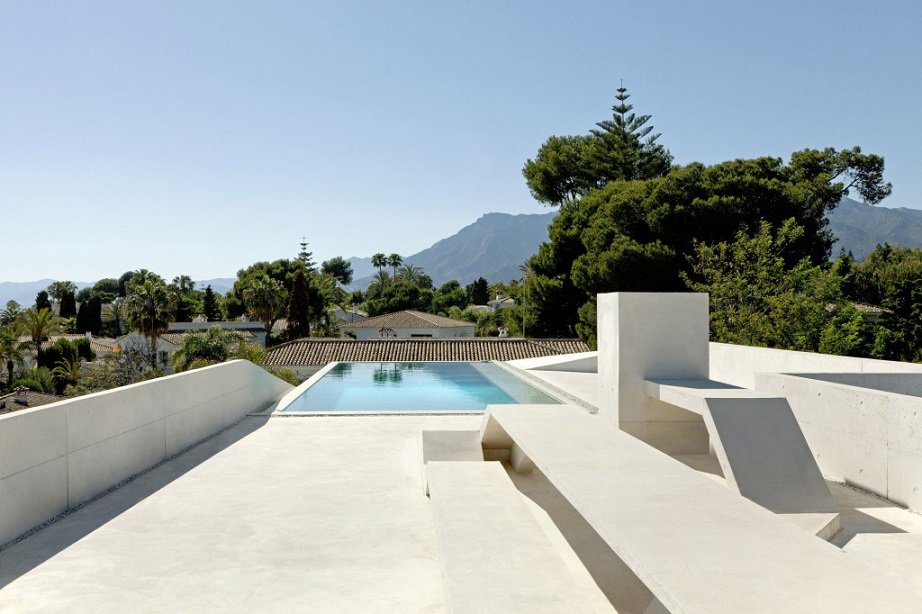 ProTecDi's tweet photo. ...una experiencia que nos acerca al vuelo, hacia un sueño, cadena montañosa Sierra Blanca. #Piscina de 60.000 kg en la Casa "Medusa". #Marbella. Costa del Sol. #Málaga.) Realizada por Wiel Arets Architects, de #Holanda. https://t.co/572X0r83mQ
