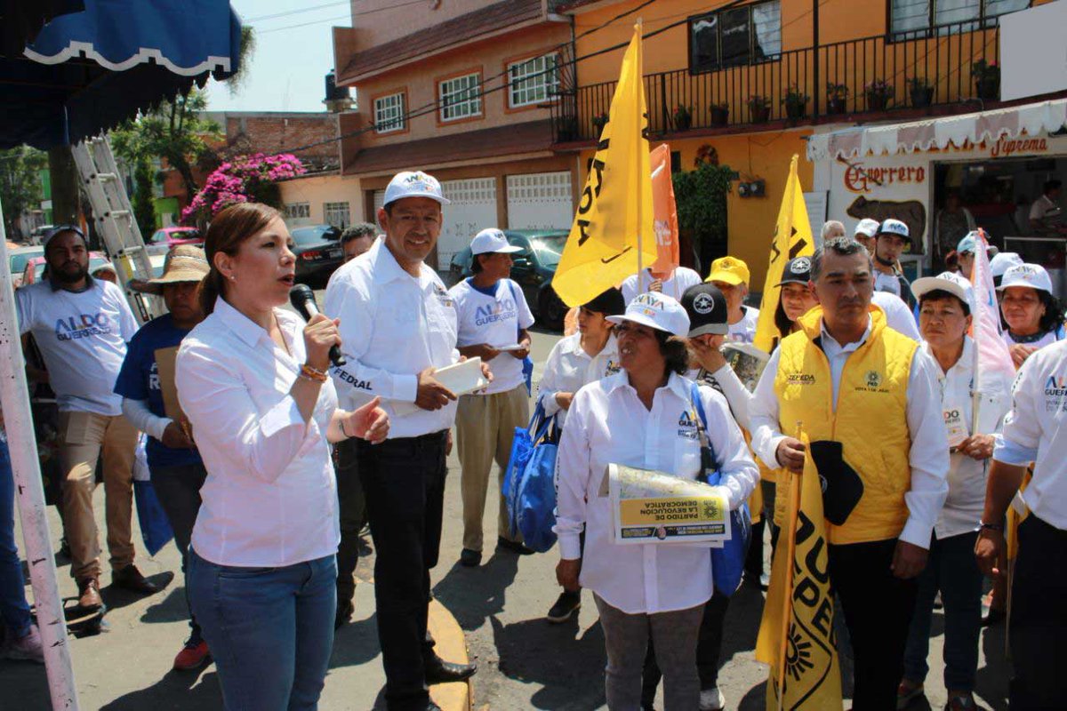 Se sintió toda la fuerza del #FrentePorMéxico en el recorrido por #Tlalnepantla con el presidente de <a href="/pan_edomex/">PAN EDOMEX</a>, <a href="/VHSondon_/">Víctor Hugo Sondón Saavedra</a>, el @DipCarlosBello y el candidato a diputado federal en Dto. 19, Aldo Guerrero. 
Hablamos con los vecinos y trabajamos en equipo para #DarUnPasoAlFrente
