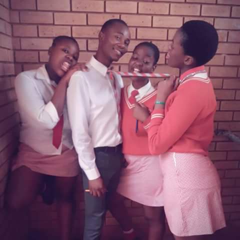 Quarnelerh1's tweet photo. #hluma high schools best chiqqas and their niqqa👌👌🔥🔥🔥🔥🔥 https://t.co/PHoetQ9dYN