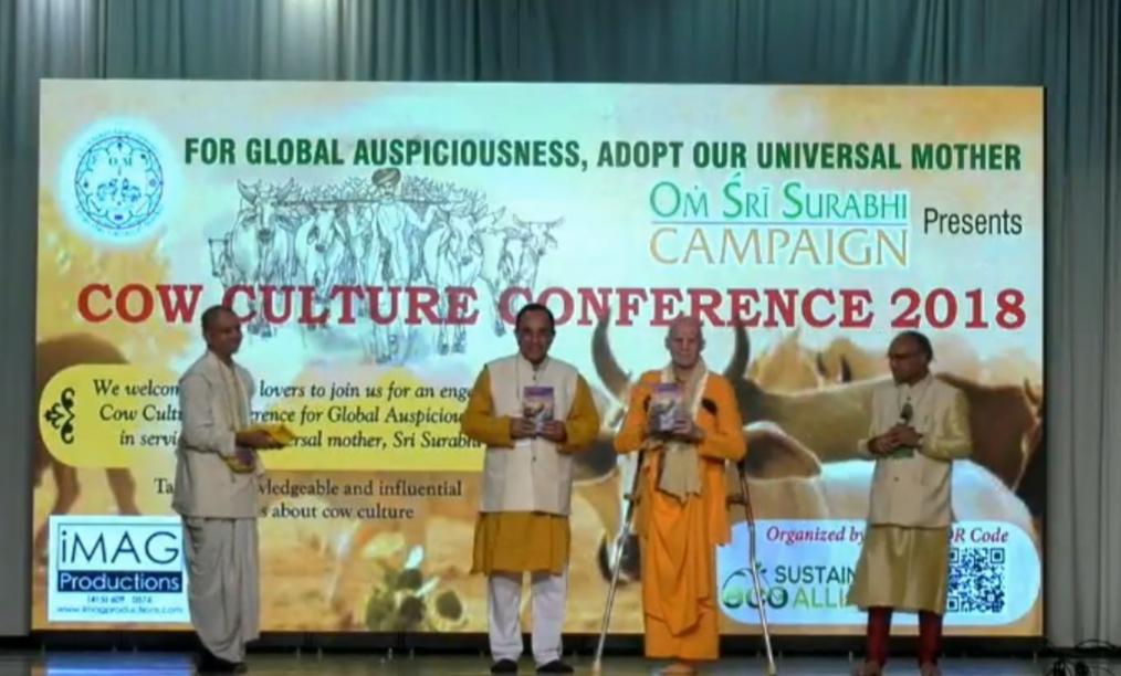 ArtiSharma001's tweet photo. Dr #Subramanian @Swamy39 urges #Government to bring a law to prevent the killing of #Cows ! He suggested that any person who kills #Cow should be #Charged with #Murder ! He suggested for putting a #Cess on #Petrol or #EveryItem for the creating infrastructure for saving #Cows ! https://t.co/HFTNXTB4eK