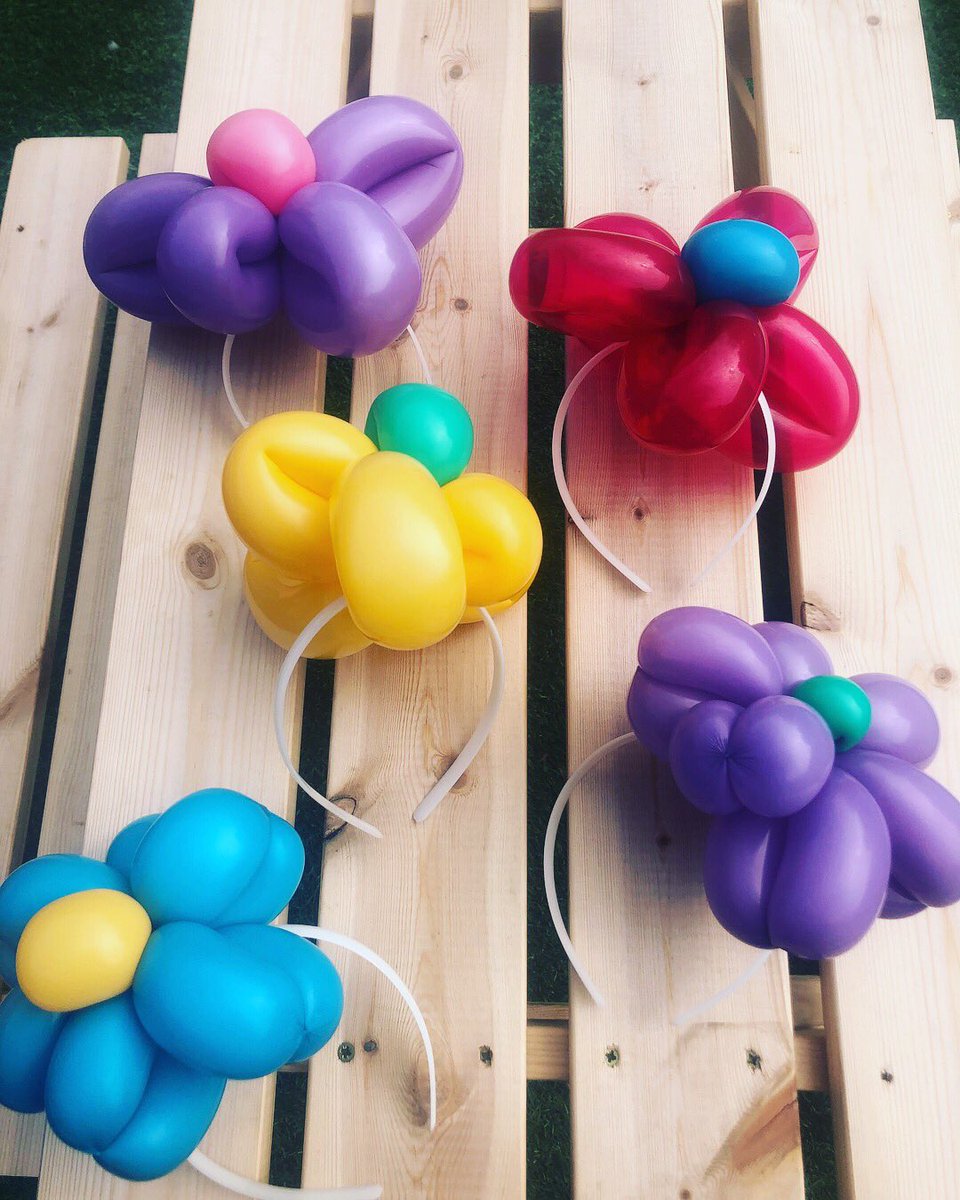 DPartybox's tweet photo. 🌸🌼🌺 How gorgeous are these little flower headbands we made today! 💐 Perfect for little heads at birthday parties! 🌸🌼🌺 #flowerheadbands #balloonheadband #dennyspartybox https://t.co/F0CpUle02o