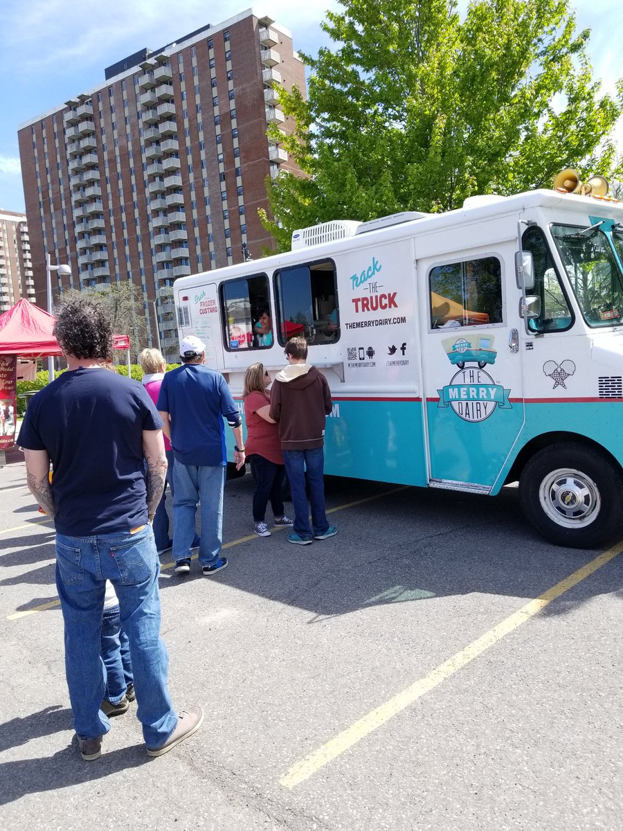 Kanata_SouthW23's tweet photo. Thanks for the nice treat @merrydairy for @PrincessMacaraG and Gramps at the the @OilChangers_ON Street Food Social in support of the Ottawa Regional Cancer Foundation @OttawaCancer https://t.co/nfG1PmYTYR