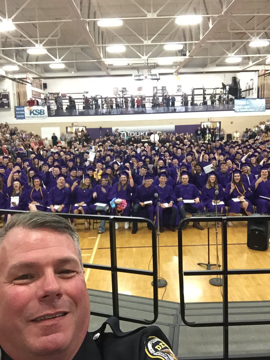 MarkMadallas161's tweet photo. Congrats to Dixon High School Class of 2018 #DukePride #dixonstrong @dukesduchesses @DixonPolice https://t.co/SAaKz5FmHh