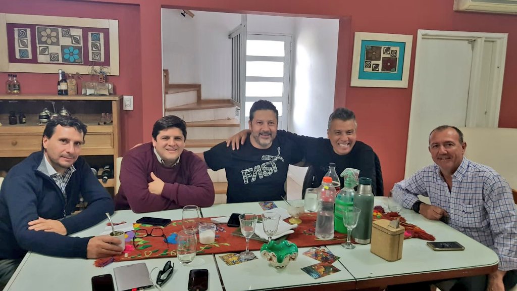 francolaporta's tweet photo. En #Pergamino en la previa del encuentro de dirigentes peronistas para tratar la problemática del sector productivo del interior de la Pcia. de Buenos Aires. https://t.co/rJp3NxFT2b
