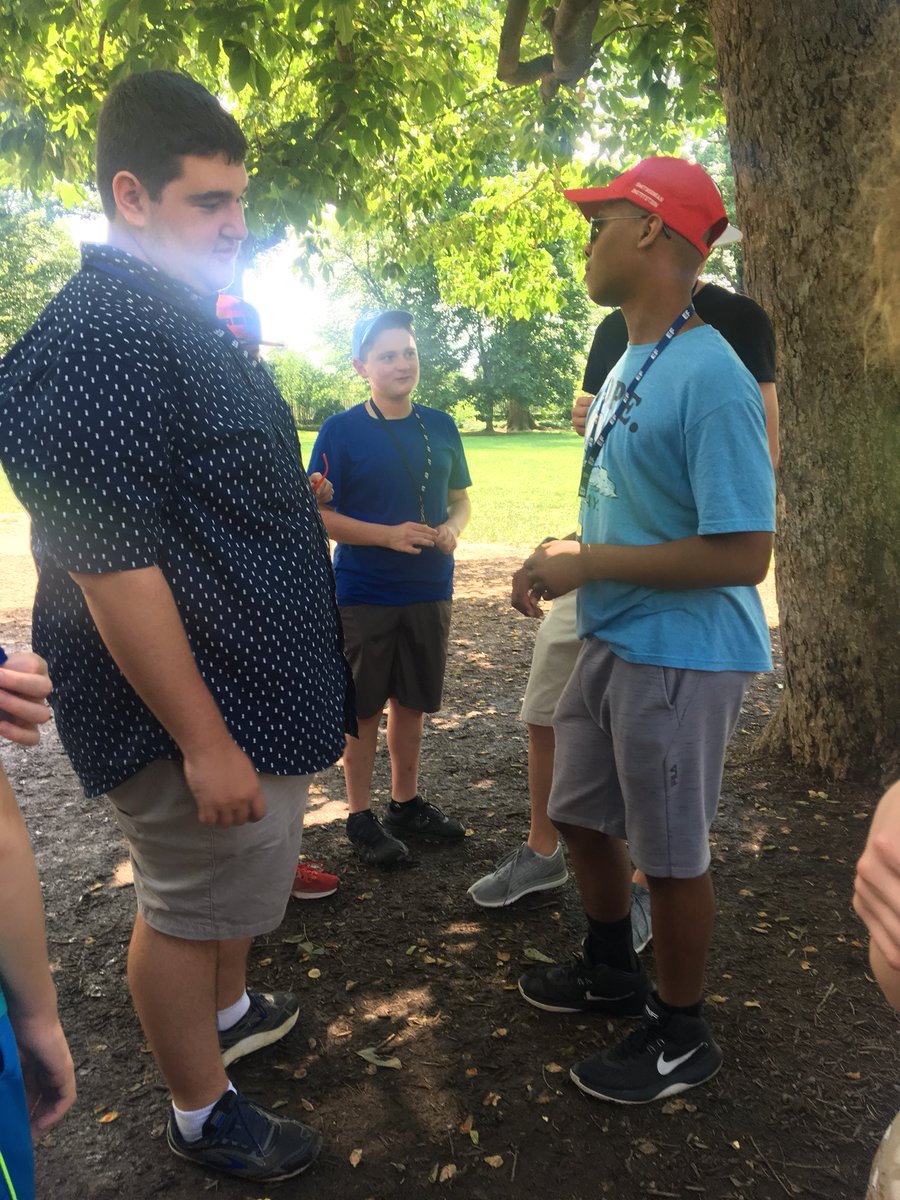 FMSWashStudies's tweet photo. Hanging around G.W.’s house. #EFtravelgoals #fmslearns @marcycasavant https://t.co/9xAEbfNGhj