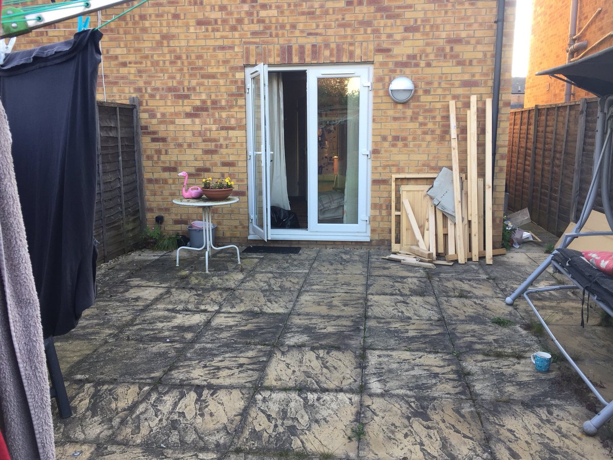 CourtneysClean0's tweet image. Patio Clean also from today. The grind never stops! 💰😎 

#patioclean #summer #pressurewashing #sunshine #beforeandafter