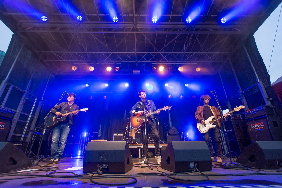 Rebstock_Fest's tweet photo. Die Fotos vom #Rebstock #Festival 2018 Donnerstag sind online: https://t.co/LbPuv9CND8
@Stadt_Fellbach @stuttgarttweets @PopmusicSchool @once_on_earth #Mareeya https://t.co/M6gDUV1JfN