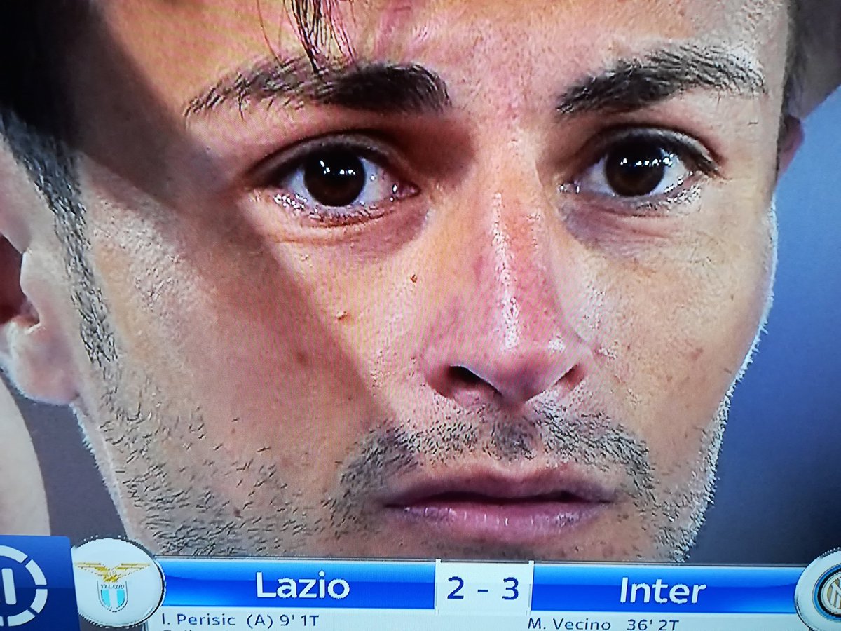andrea76roma's tweet photo. Radu nun te la pjà così...
#ucl
#SassuoloRoma
#LazioInter
#3posto
#4posto https://t.co/usqsn8BB6u