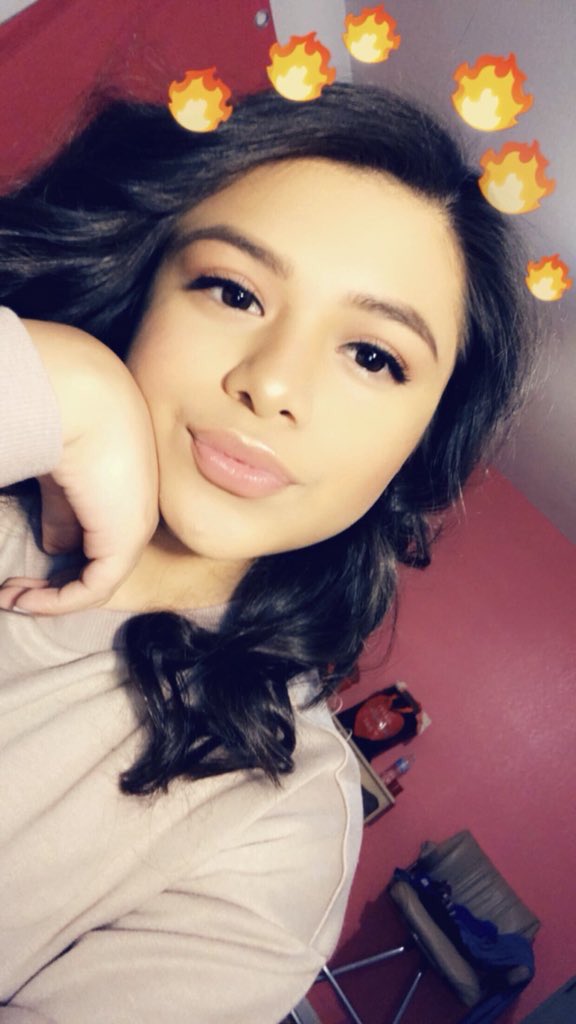 Prettiest_GirIs's tweet photo. Y’all look at how pretty @LeonelaG2016 is 😍😍 https://t.co/NtLWmlIXm3