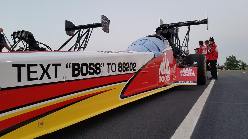 TeamKalitta's tweet image. Back in the lanes &amp;amp; ready to face off against Clay Millican in round 2 of the #HeartlandNats! The @Mac_Tools team will be 4th &amp;amp; final pair. #GreatToWorkWith #WeAreMacTools #NHRA #KalittaStrong