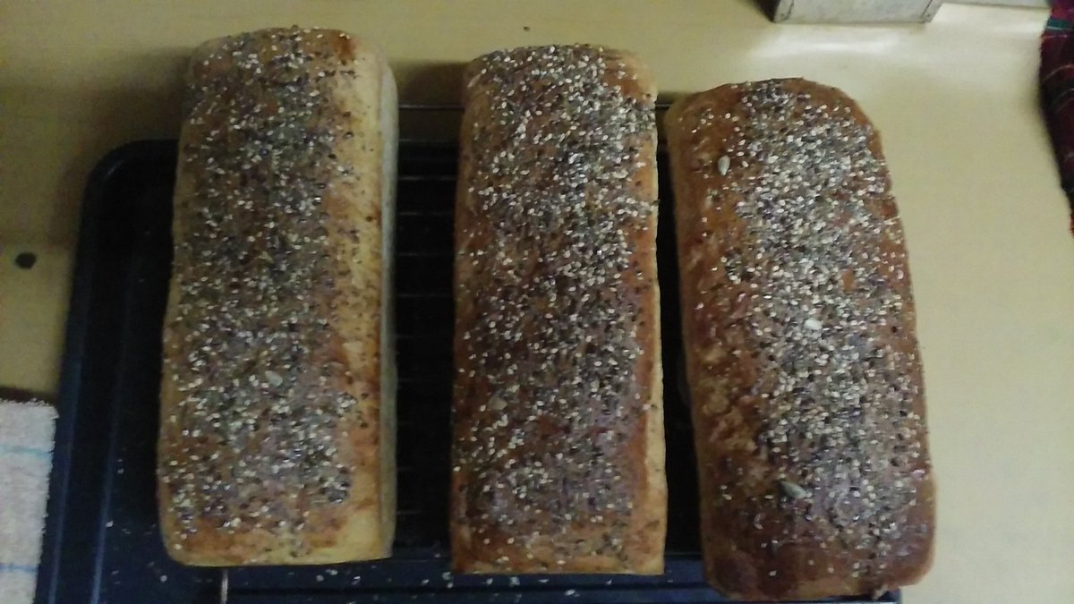 mariantdem's tweet photo. Hoy hice estos panes, no serán canasta pero se la bancan(? #BakeOffArgentina https://t.co/BGVVjMnVjB