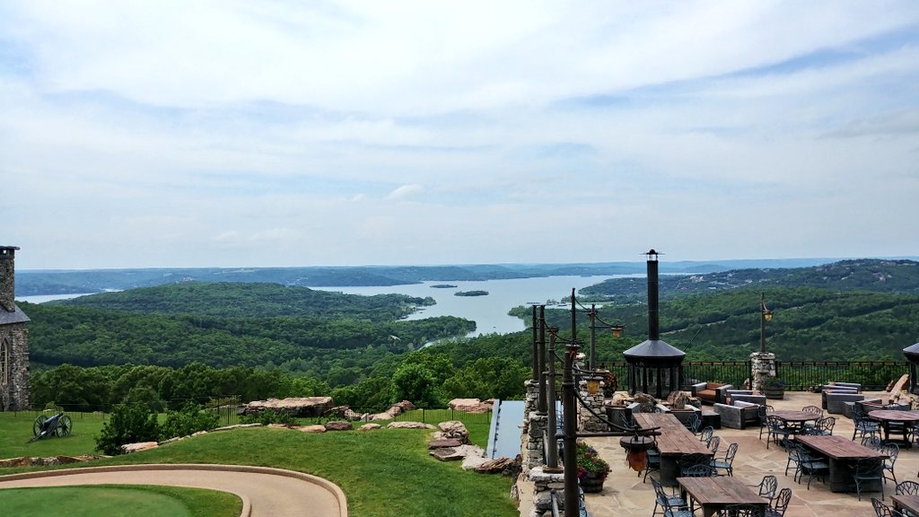CCRIMercedes's tweet photo. Went to Top of the Rock where we got an amazing view of Branson and Table Rock Lake! Up top is a golf course next to a sink hole! #Branson2018 #LifeEnrichment https://t.co/jg0kGfSDGG