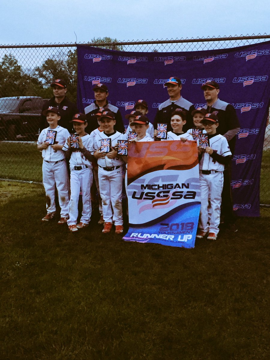 SeMiUSSSA's tweet image. 10U runner ups the South Lyon Lightning these young men racked up 4 straight wins to get here #playusssa