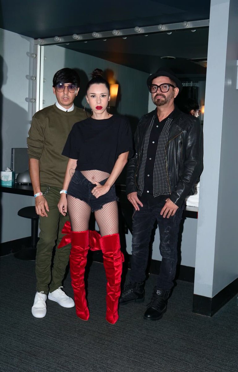 Belanova's tweet photo. Backstage en el Playstation Theater en New York. Estamos listos. 🎶🙂🗽 #nyc #newyork #NewYorkCity #latinos https://t.co/ZZrL5lb4fF