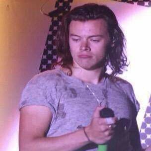 iejoniall's tweet image. El fandom cuando alguien se burla de que ellos ya no están 

#BBMAs #1DBBMAs