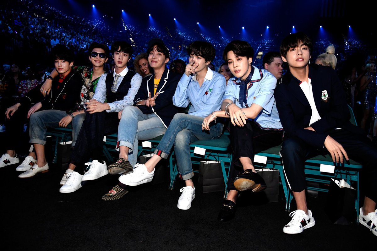 vocalbwii's tweet photo. Congratulations boys! I'm so very proud of you guys! Keep it up, we're always here for you no matter what! 추가한다 🎉💖 #BTS_BBMAs @BTS_twt https://t.co/FtJYeDvBQG