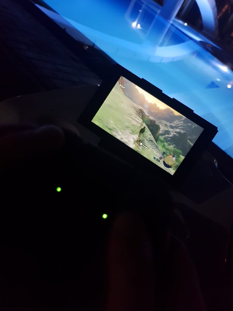 playAVIS's tweet photo. Abends ein wenig #Switch am #Pool #switchgehtimmer #NintendoSwitch #Nintendo #Link #Zelda #BreathOfTheWild #genießen @GameTakerGaming @itsRicun @LegoLegendt @NintendoDE https://t.co/JVu4oOrOon