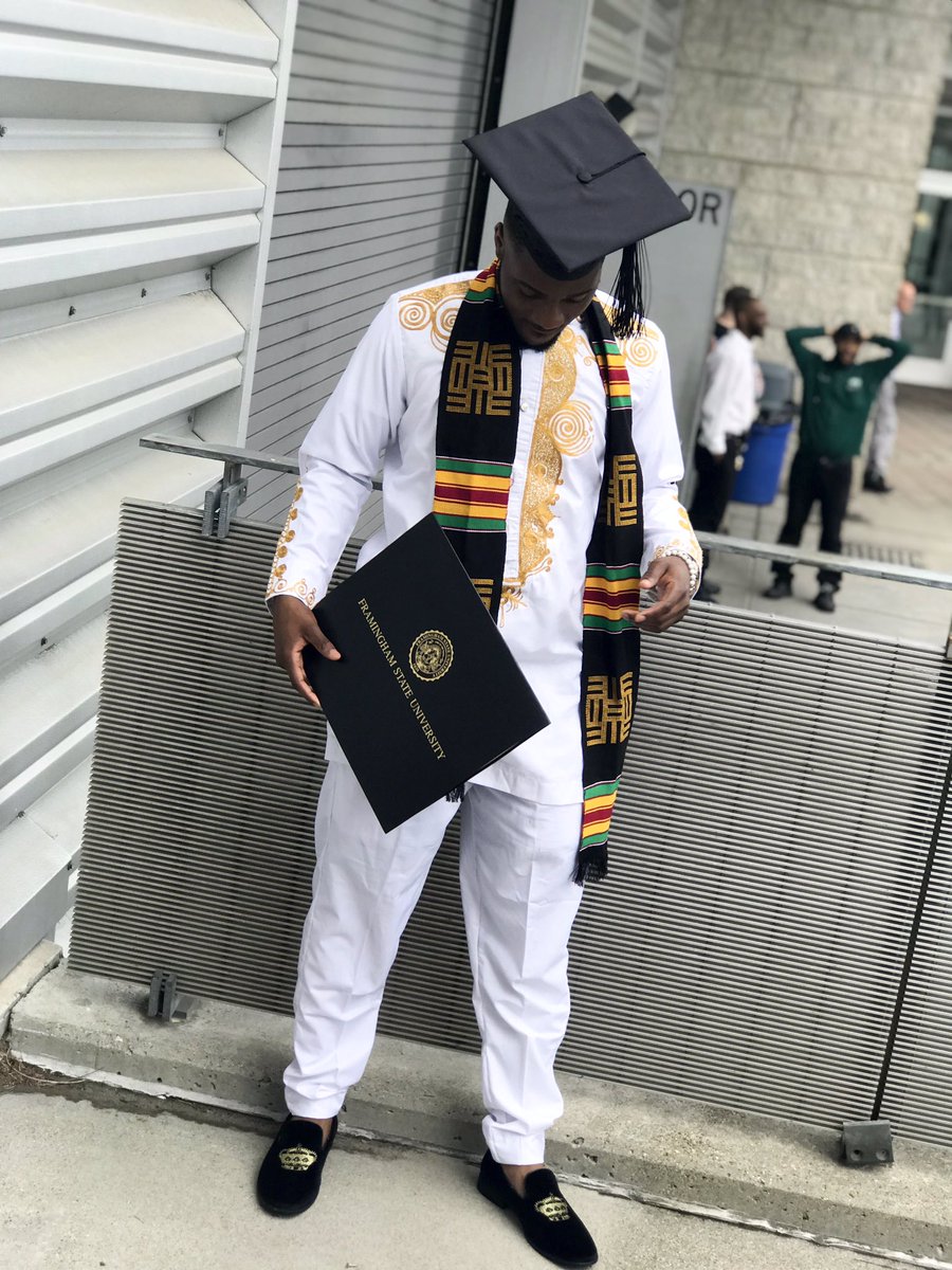 FamousBola's tweet photo. #BlackExcellence 🎓👨🏾‍🎓✊🏾📚💯👏🏾 https://t.co/LXoWJsRXh7