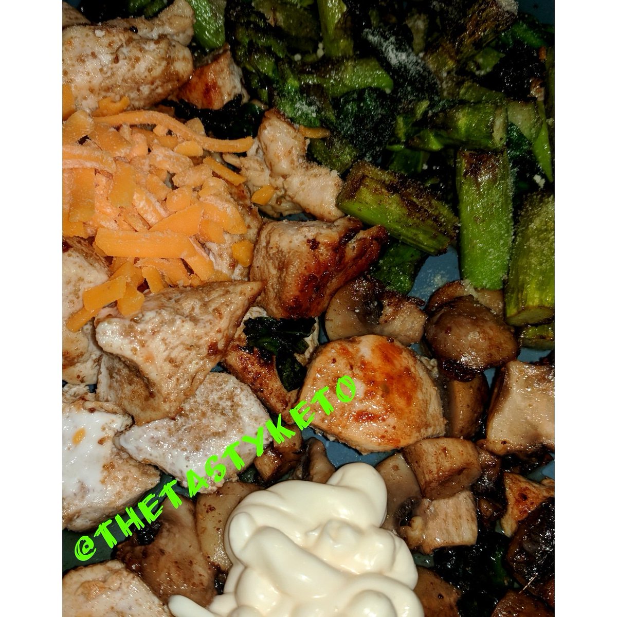 TheTastyKeto's tweet photo. #Dinner #Keto #ChickenBoob #PanFried  #Asparagus #Spinach #CoconutOil #Butter #Mushrooms #Cumin #Cheddar #Parmesean #Cheese #Mayonaise #Ketosis #KetoDiet #TheTastyKeto https://t.co/Cb2oSk9xX8