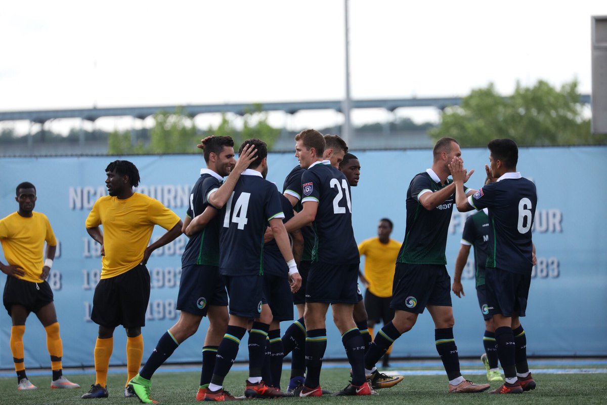 Full time. 

The final score is 6-1 at Commisso Stadium! #NPSL
