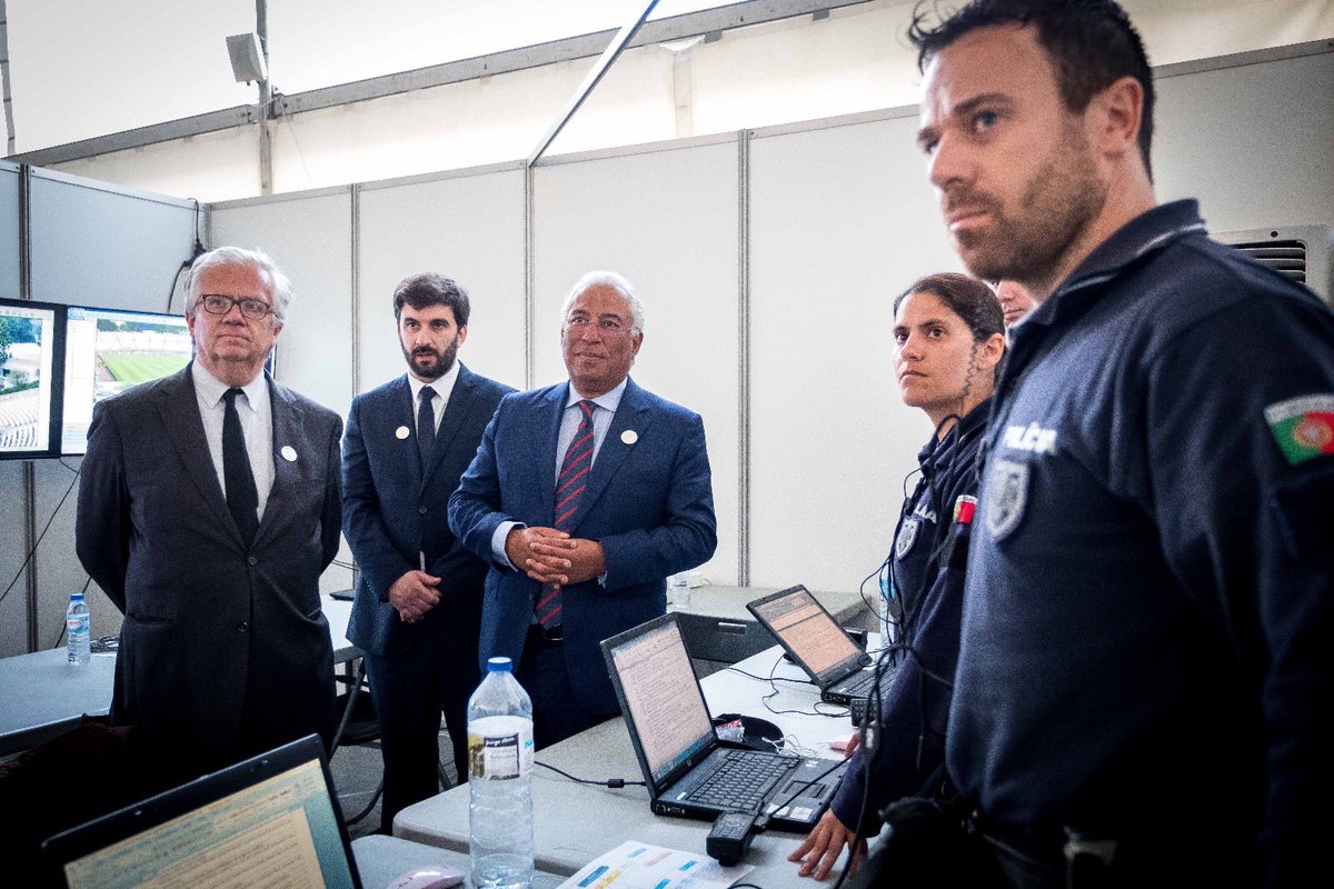 antoniocostapm's tweet photo. Cumprimento as forças de segurança pelo trabalho extraordinário que efetuaram para que a festa da Taça de Portugal decorresse sem incidentes de maior. Trabalhamos para que na próxima época desportiva entre em vigor um quadro legislativo mais robusto contra a violência no desporto https://t.co/PqdJqeXGIj