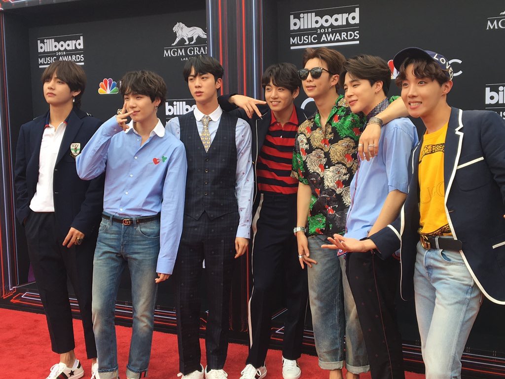 BTS AT BBMAS  2017 AND NOW  BTS AT BBMAS  2018, THE GLO UP OKAY IM NOT CRYING 

#iVoteBTSBBMAs #BBMAs