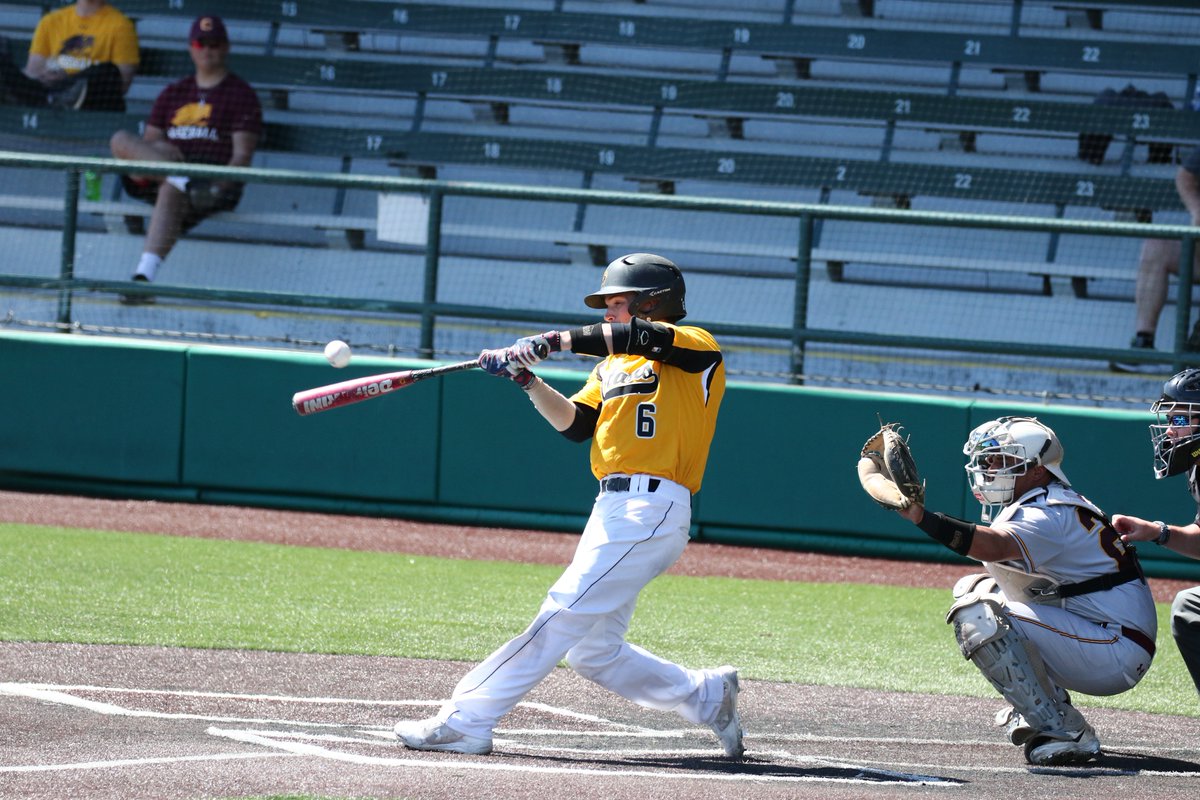 UWOshkoshTitans's tweet photo. .@UWOBaseball had 4 members on the All-Duluth Regional Team

Senior catcher Taylor Grimm
Senior shortstop Jack Paulson
Junior outfielder Zack Radde
Junior pitcher Colan Treml

#HailTitans https://t.co/frZXfIJ9lq