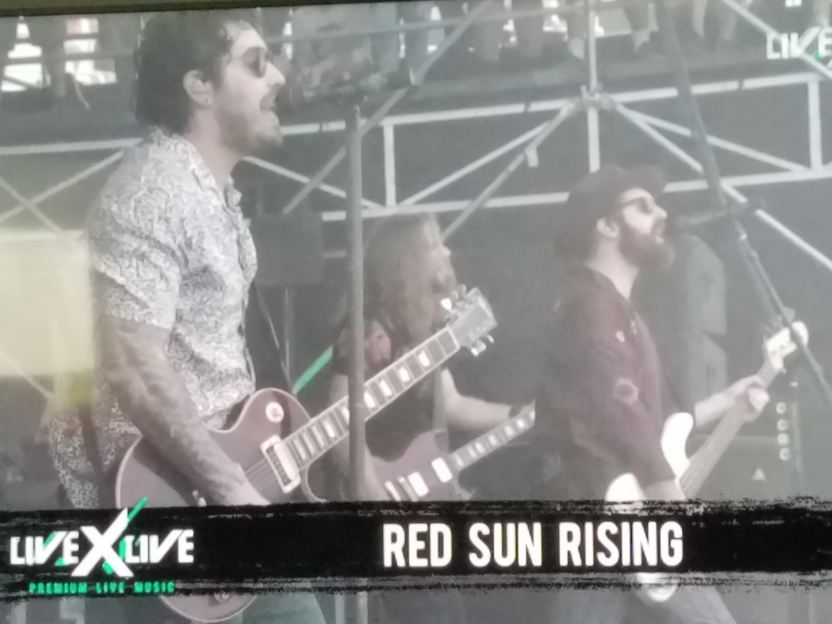 julie_bug25's tweet image. @Loudwire thanks for streaming @rockontherange got to see my favorite band from Texas. @redsunrising #wearethread @MikeProtich
