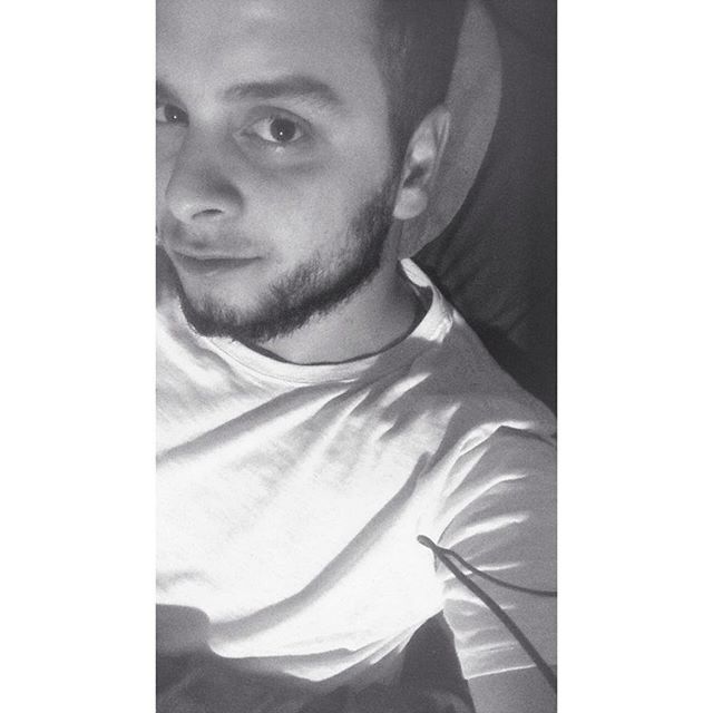 javier___fr's tweet photo. Aki io #me#selfie#sunday https://t.co/qjOVkk4q7K https://t.co/yiq8mIFHMr