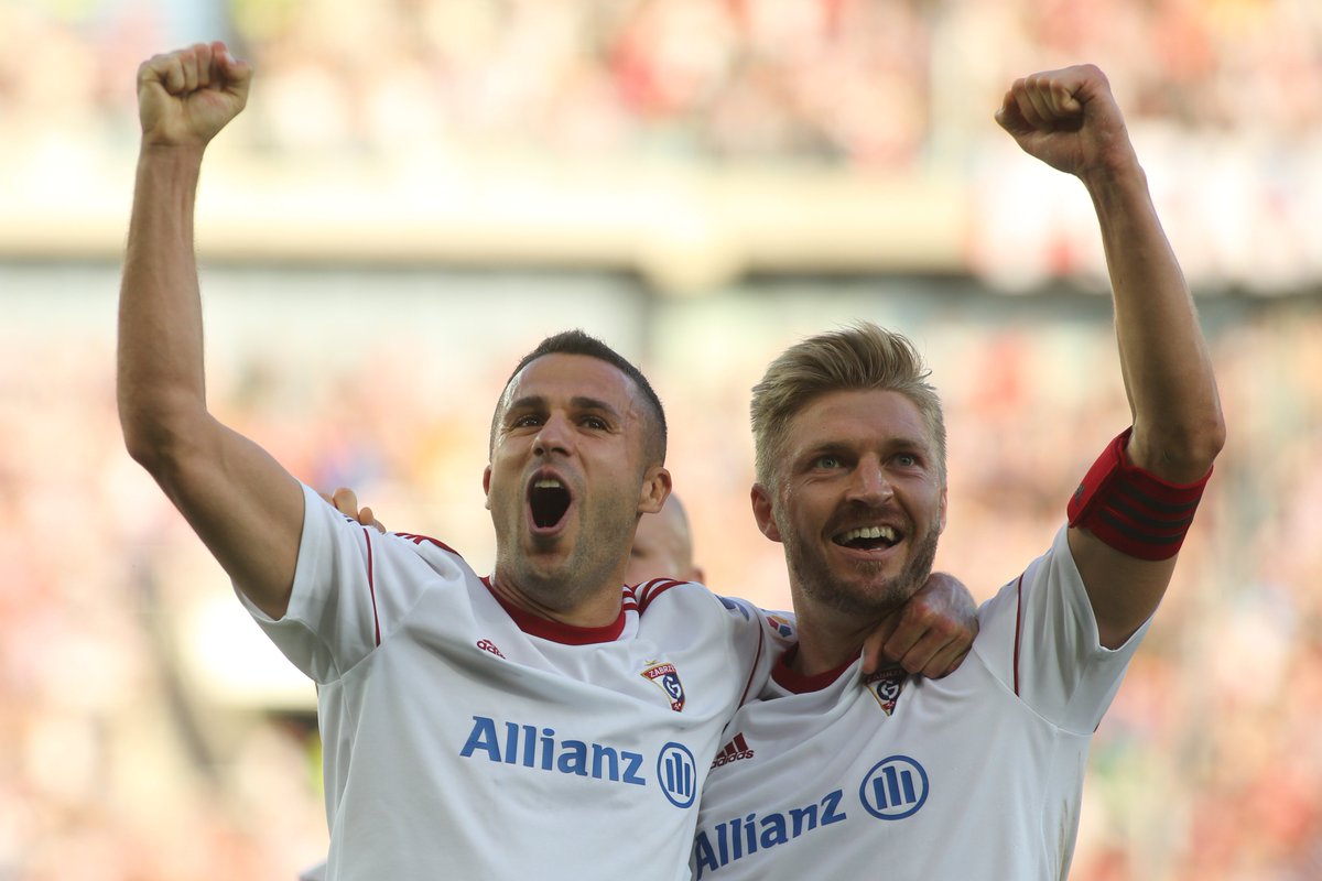GornikZabrzeSSA's tweet photo. Dla takich chwil warto żyć ⚪🔵🔴❗
 Foto: @darekhe https://t.co/jUxHa2bQst