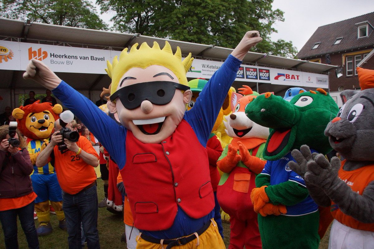 Webfm_tv_'s tweet photo. Benny Bollo dé Mascotte van Maas en Waal is EERSTE geworden op de NK Mascotte.
Foto's: Dennis Peters. Meer foto's: https://t.co/skrPjAyv3L https://t.co/VfLhR3s1Uy