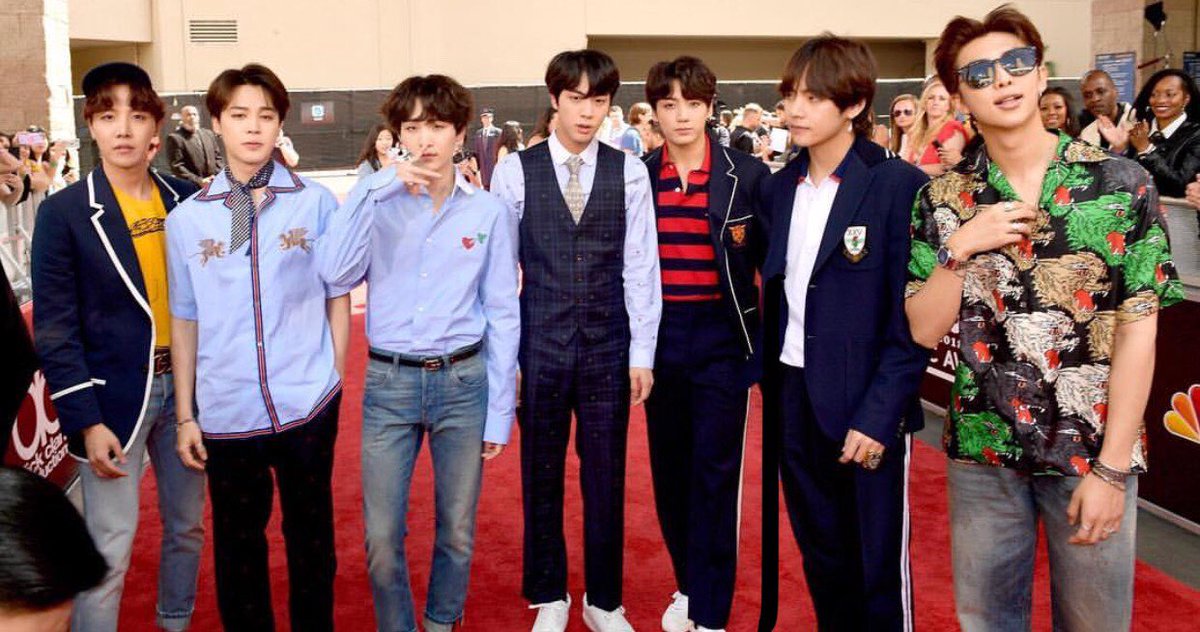 XjxBts's tweet photo. なになに、かっこよすぎるねんけど

#IVoteBTSBBMAs 
@BTS_twt https://t.co/fvSNji9GgY