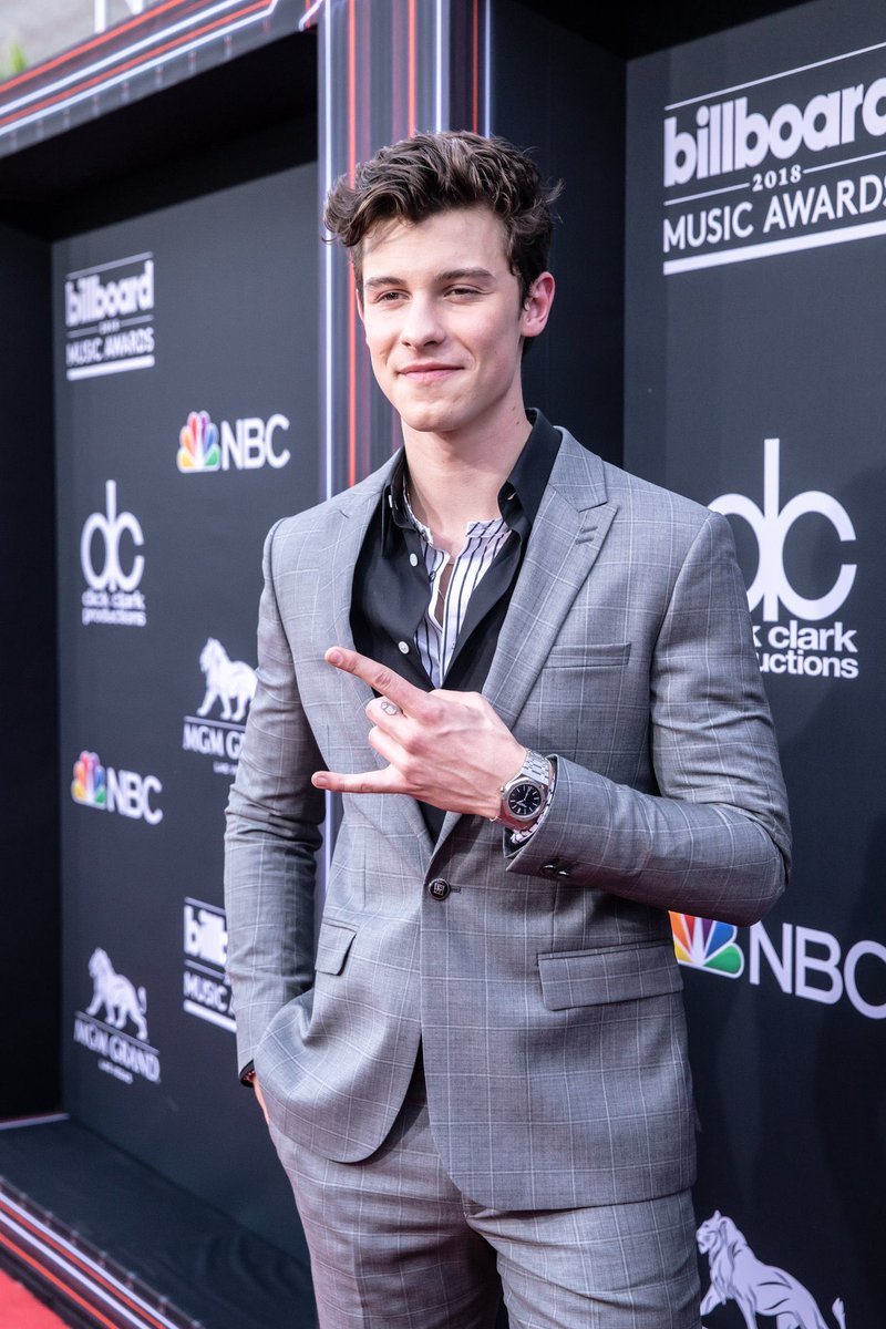 Rodrimaslow's tweet photo. COMO SE LE MARCAN LAS VENAS EN LA MANOO
#BBMAs https://t.co/l7MCxpheJg