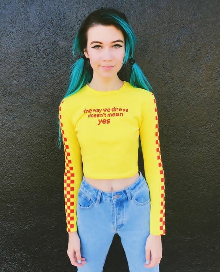 SWIFTCESSlON's tweet photo. I'm voting @jessiepaege for #ChoiceFemaleWebstar like, why wouldn't you vote for her? (Look at all those shirts) https://t.co/5f41LnzxQL