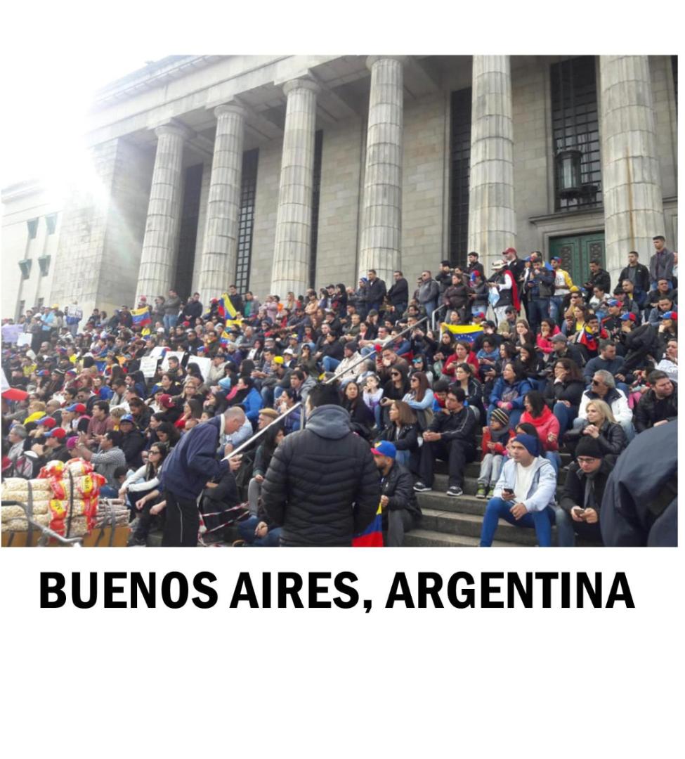 ReporteYa's tweet photo. #20M ¡Venezuela no está sola! Hoy nuestros compatriotas en todo el mundo salieron a las calles a manifestar pacíficamente el gran repudio contra el fraude orquestado por Maduro y su combo en nuestro país. #20MCrónicaDeUnFraudeAnunciado https://t.co/GzanGy0haA - @FrentAmplioVzla