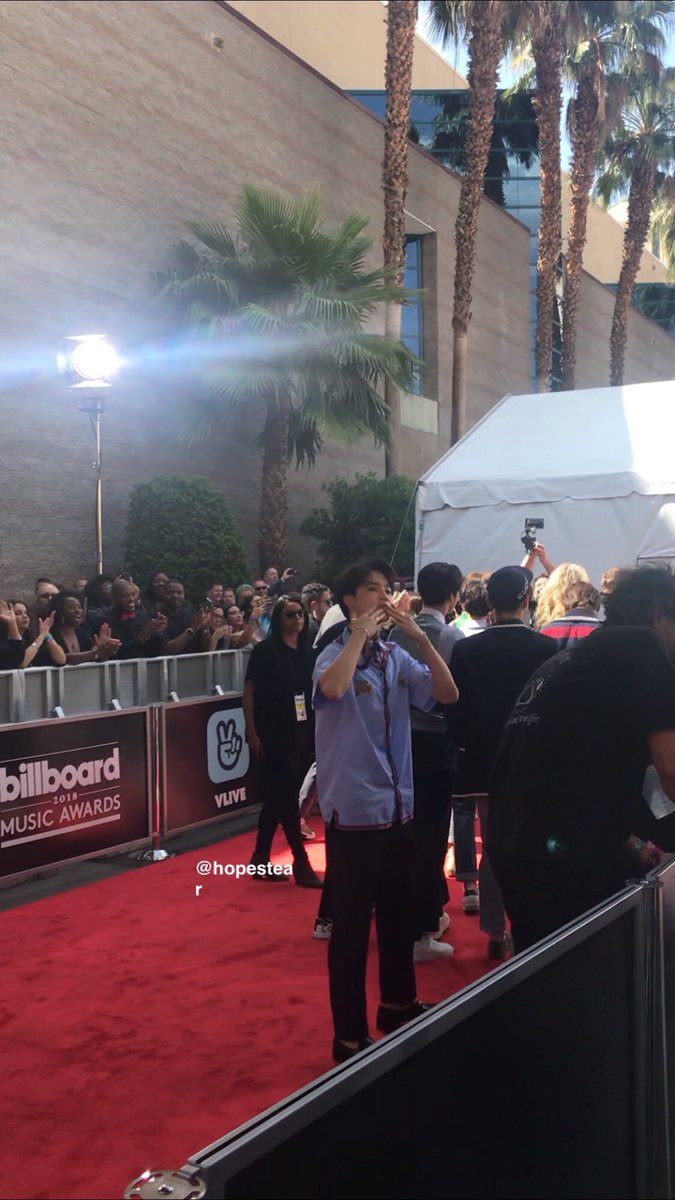 _fedhr_'s tweet photo. Quiero estar ahí, lo deseo con toda mi alma. Quiero verlo, al menos saber que estamos en el mismo lugar. 
#BBMAs @BTS_twt https://t.co/MGdtwZVxp4