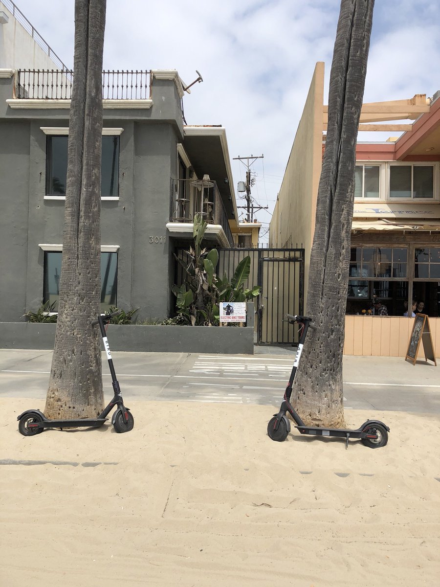 KlaudiaJurewicz's tweet photo. Quick stop by the ocean 🌊
#GroovyPhotoChaser #LA #VeniceBeach https://t.co/Nbqi9mXlKW