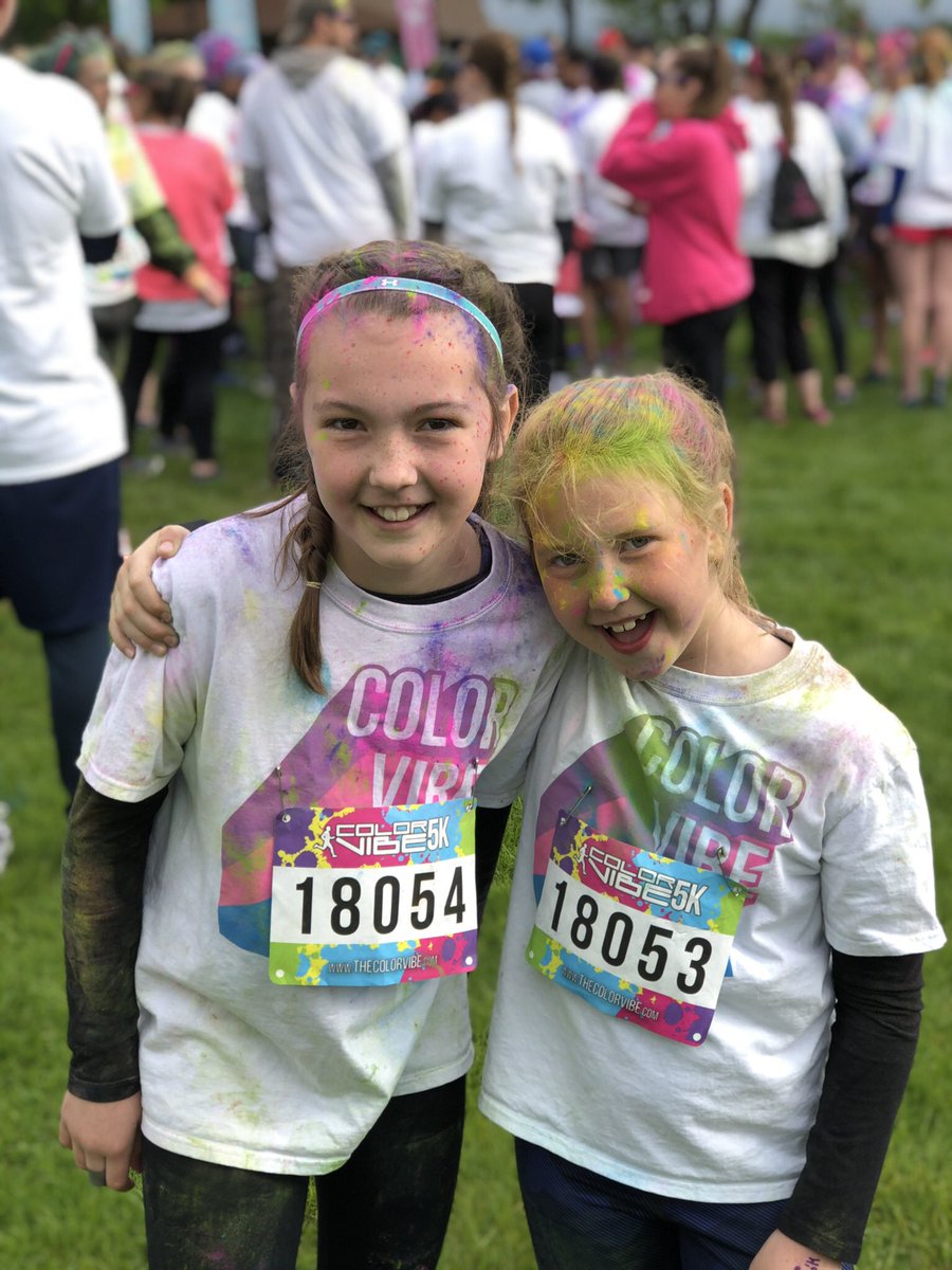 timothymevans's tweet image. Not the best weather for a 5K, but they made the best of it! 🏃‍♀️🎨🤭 #colorrun #colorrun2018 #lakezurich