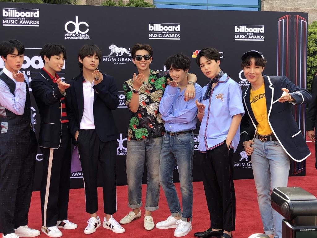 caicedobele1's tweet photo. WOW 😢☄
@BTS_twt
#iVoteBTSBBMAs https://t.co/l72QUzG5Bn