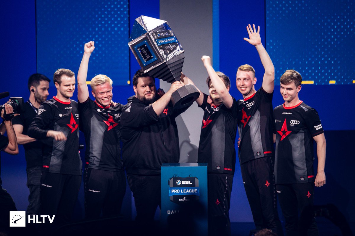 HLTVorg's tweet photo. .@astralisgg sporting the #ESLProLeague Season 7 trophy! https://t.co/rzTwz7DTEX