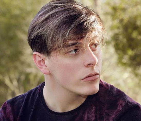 iamkellysword's tweet image. Art can come in many different ways. Each artist has their own technique and their own way of seeing things that is what makes art. Hope you like it Thomas i worked all day on this. Love your vines but i love you more.💕
@ThomasSanders
#SupremeArtSunday