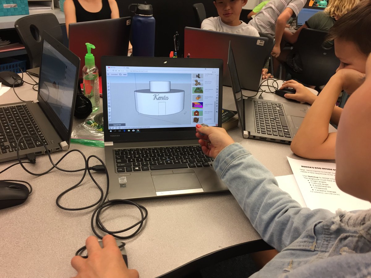 JoyUchida's tweet photo. My 4th graders in doghouse design challenge using #sketchup 3D modeling! @Arroyo_TUSD @TUSDschools https://t.co/6oHOdMd1oo