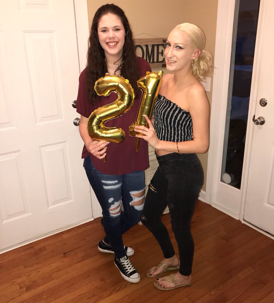 Lindseylinds_'s tweet photo. This weekend went likeeee 💃🏼 https://t.co/kZSMPR8EVw