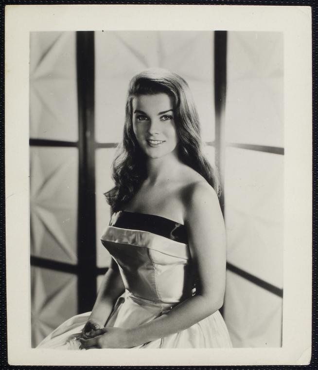 Ann-Margaret. #histoire. pic.twitter.com/kkbKGfZuzr. 